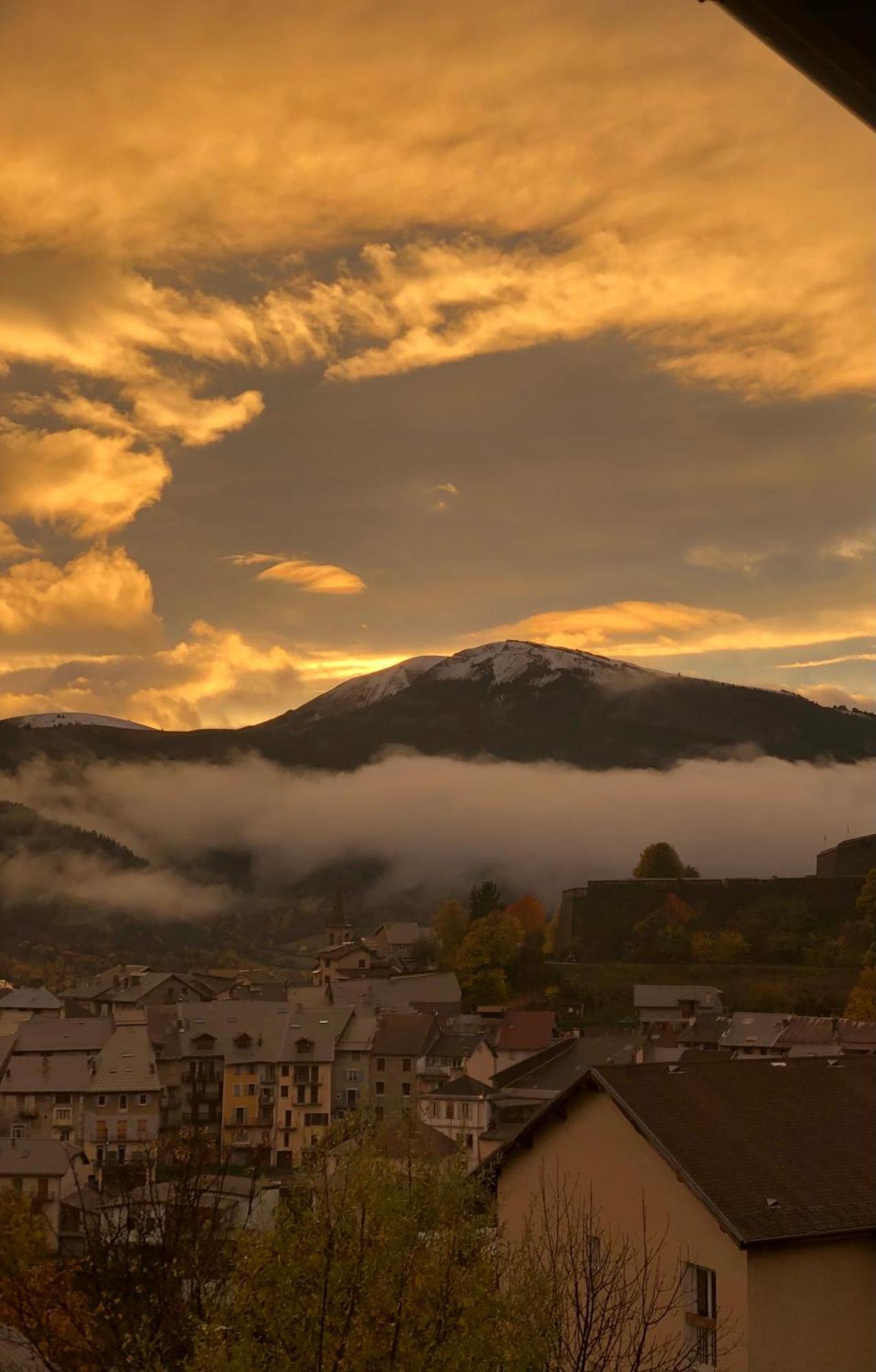 Appartement Au Coeur De Seyne エクステリア 写真